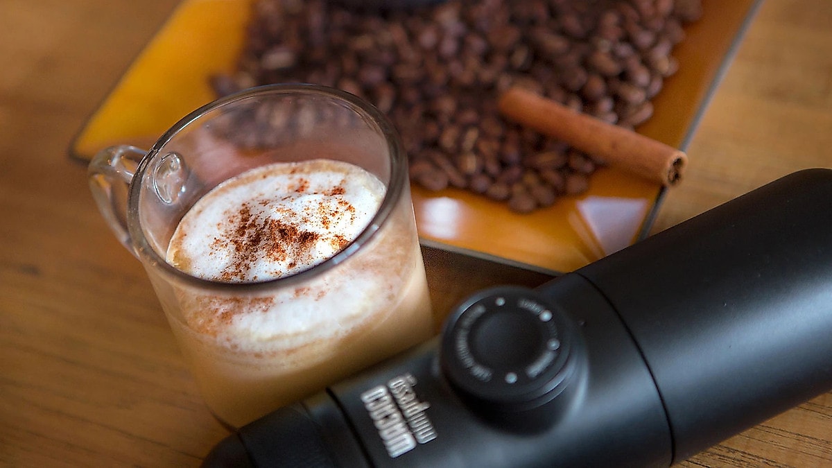 Review máy pha cà phê cầm tay Wacaco Minipresso GR
